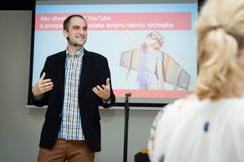 František Kozaček prednáša na konferencii Podnikajte vďaka svojmu talentu