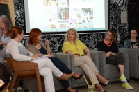 Rok E-žien apríl 2015 - zľava Andrea Trávničková, Martina Valešová,  Daniela Rau, Mirka Števková, Lucia Lužinská